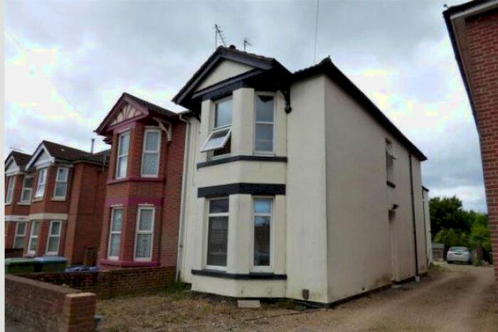 2 Bedroom Maisonette To Rent In Radstock Road, Southampton, SO19