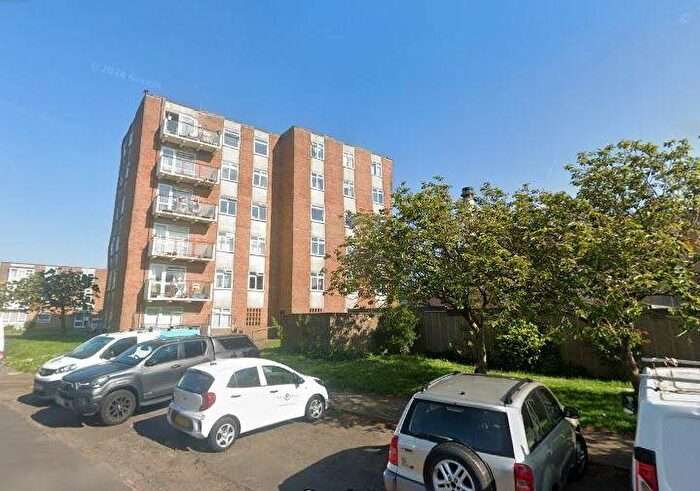 2 Bedroom Flat To Rent In Sea Horse, BN42
