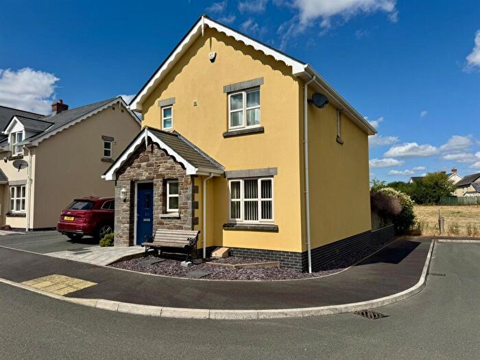 3 Bedroom House For Sale In Court Meadow, Brecon, LD3