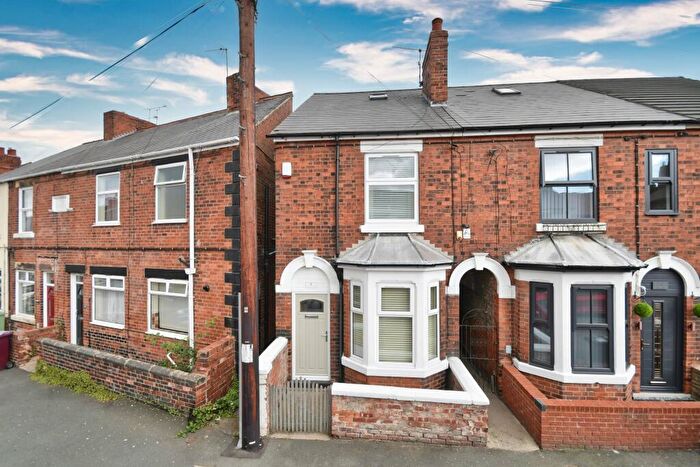 3 Bedroom Terraced House For Sale In Hunloke Road, Chesterfield, S42