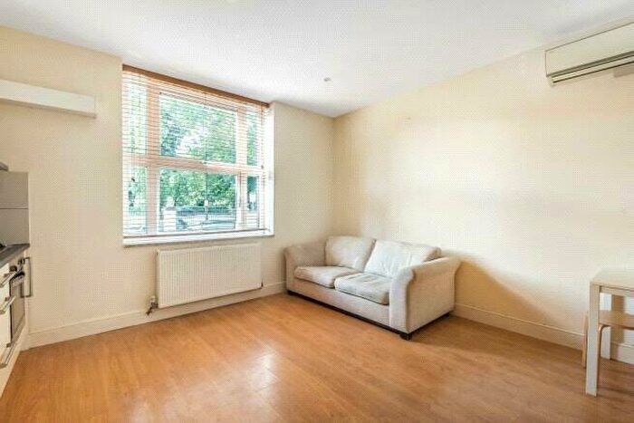 2 Bedroom Apartment To Rent In High Street, London, N8