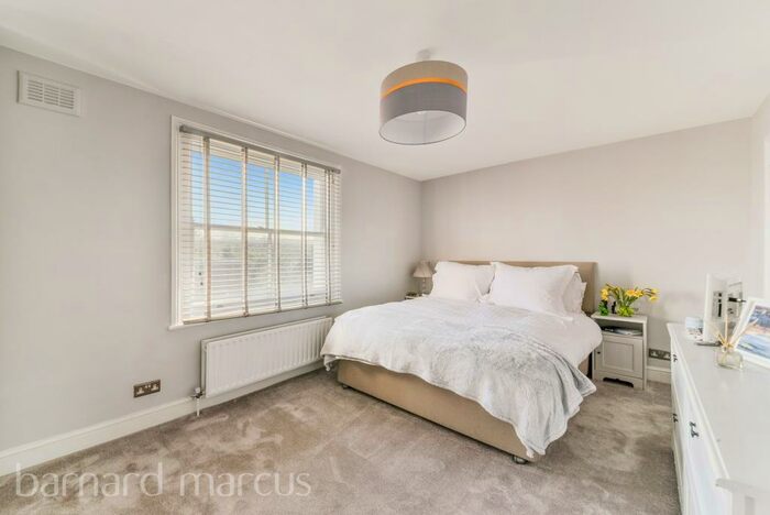 2 Bedroom Flat To Rent In Great North Road, Highgate, N6