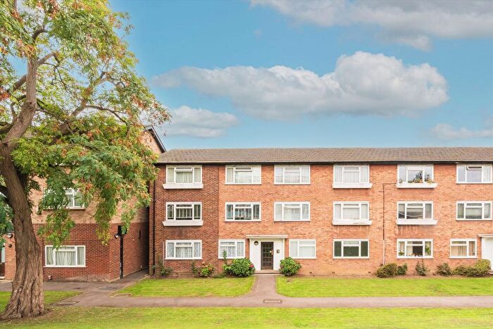 2 Bedroom Flat To Rent In Boston Road, Boston Manor, W7