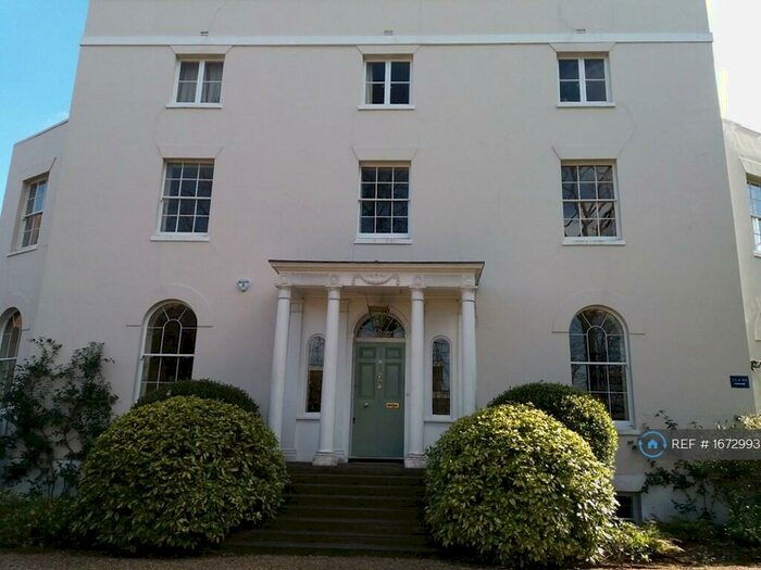 2 Bedroom Flat To Rent In Grove Park, London, SE5