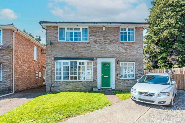 4 Bedroom Detached House To Rent In Waterloo Crescent, Wokingham, RG40