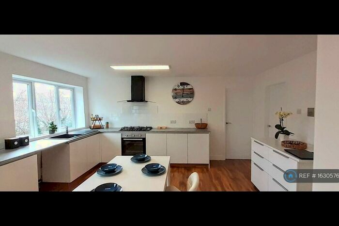 3 Bedroom Flat To Rent In Tanhouse Lane, Wokingham, RG41