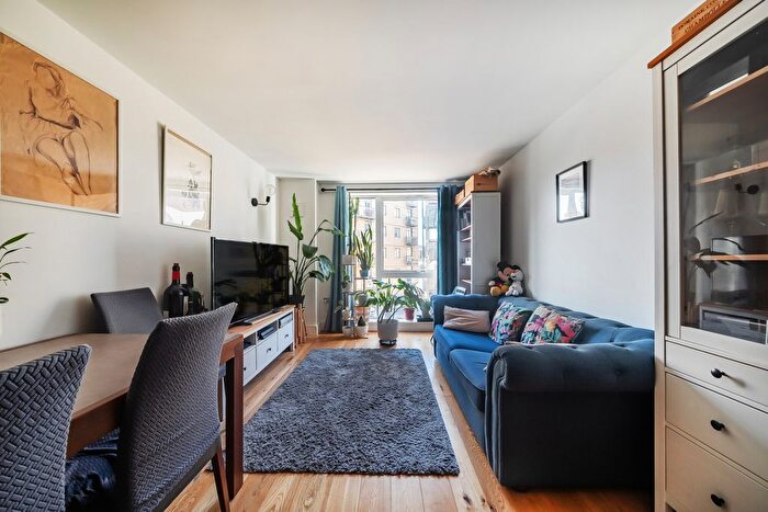 1 Bedroom Flat For Sale In Peckham Grove, London, SE15