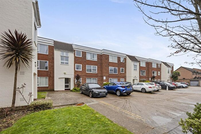 2 Bedroom Flat For Sale In Westdown Court, Downview Road, Worthing, BN11