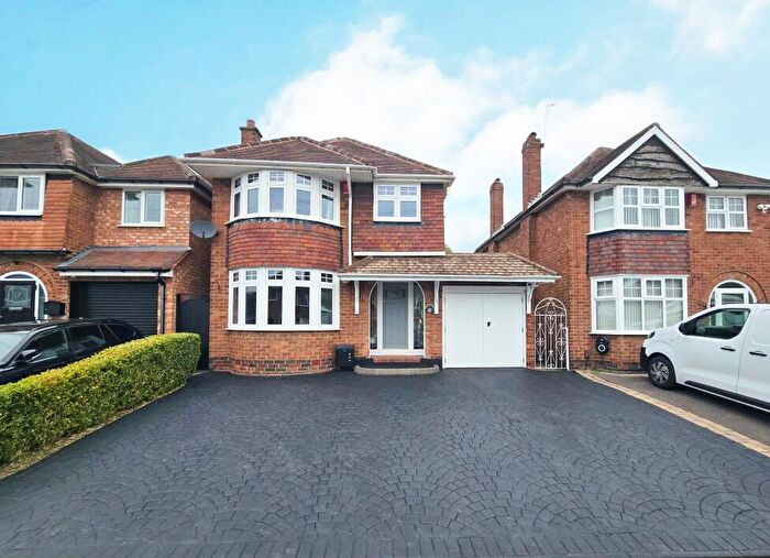 3 Bedroom Detached House For Sale In Lodge Road, Pelsall, WS4