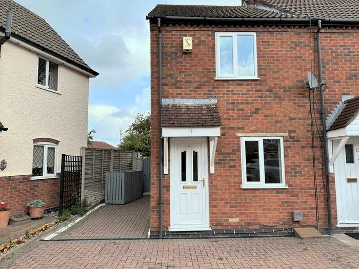 2 Bedroom Town House To Rent In Finch Close, Woodville, DE11