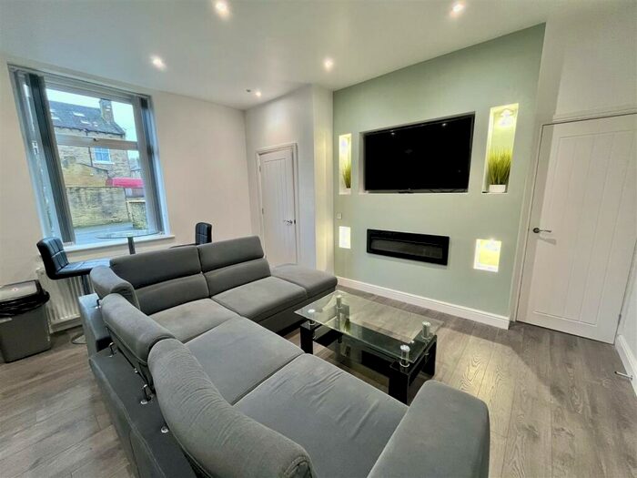 3 Bedroom Terraced House For Sale In Oak Street, Elland, HX5