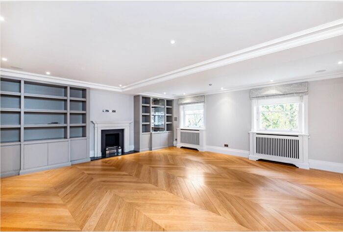 3 Bedroom Flat To Rent In Onslow Square, London, SW7