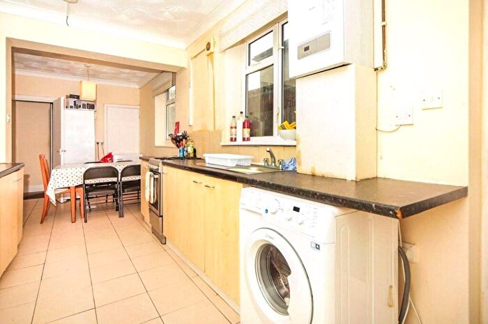 5 Bedroom House To Rent In Blenheim Gardens, Southampton, Hampshire, SO17
