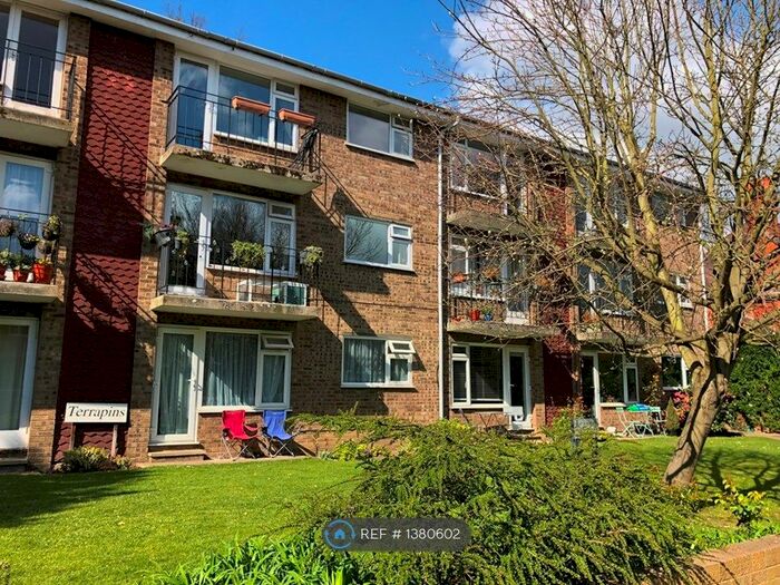 3 Bedroom Flat To Rent In Lovelace Road, Surbiton, KT6