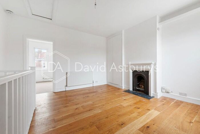 1 Bedroom Maisonette To Rent In Alberta Road, Bush Hill Park, London, EN1