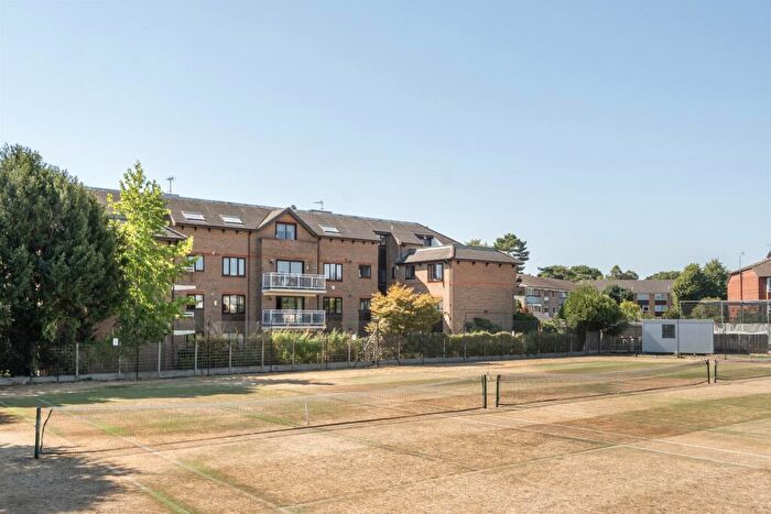 3 Bedroom Flat For Sale In Wellington Road, Enfield, EN1