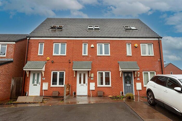 3 Bedroom Town House For Sale In Silvermere Park Way, Sheldon, Birmingham, B26