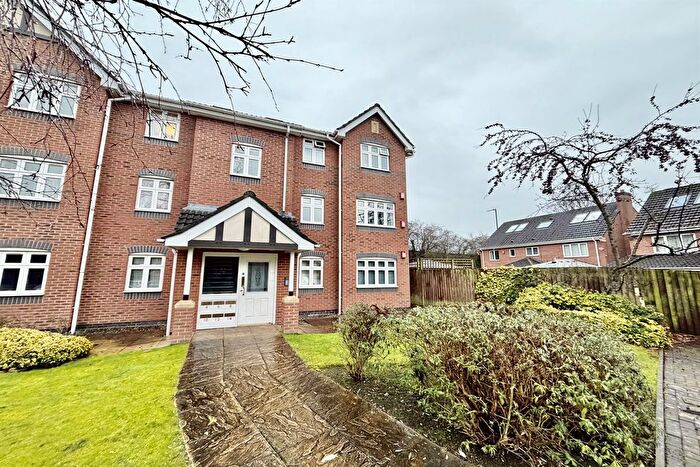 2 Bedroom Flat To Rent In Thorpe Close, Timperley, WA15