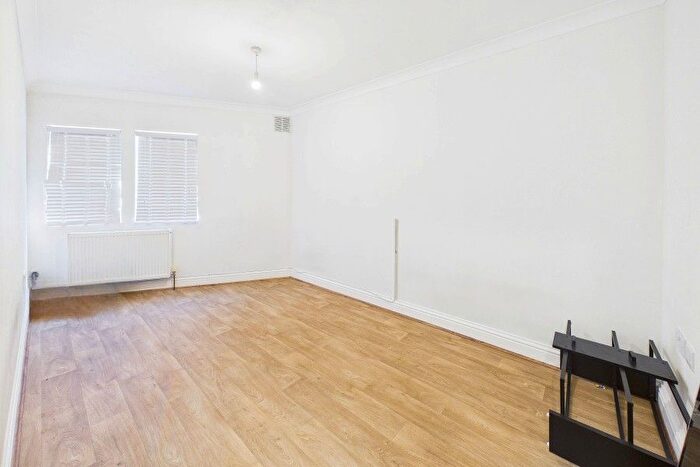 4 Bedroom Flat To Rent In Farnborough Road, Farnborough, GU14