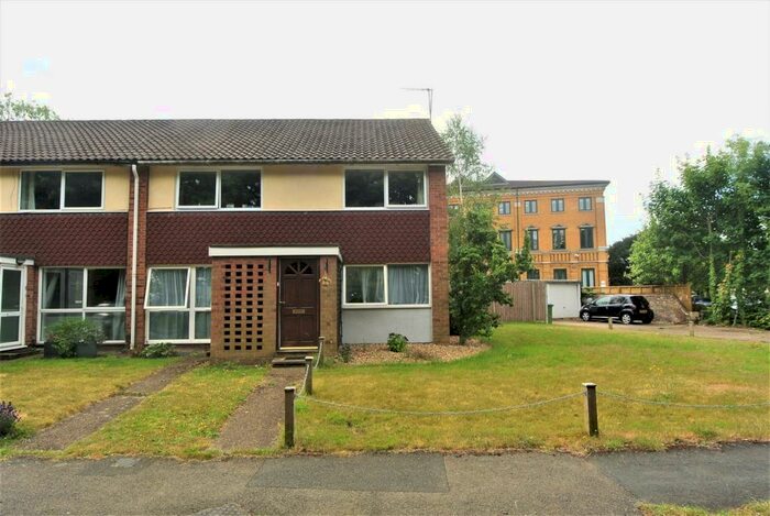 2 Bedroom Maisonette To Rent In Weybridge, KT13