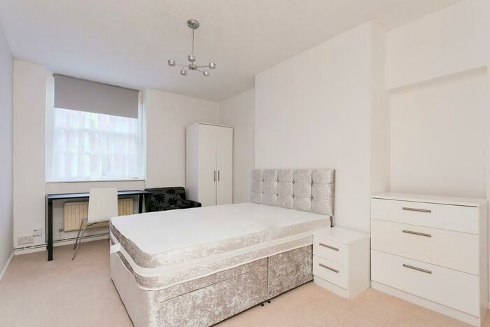 3 Bedroom Flat To Rent In Portpool Lane, London, EC1N