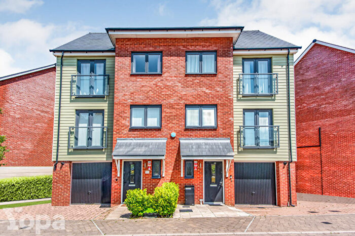 4 Bedroom Semi-Detached House For Sale In Thackeray Drive, Gravesend, DA11