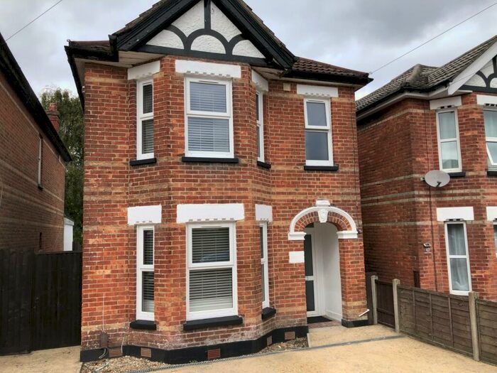 5 Bedroom House To Rent In Bedroom Detached House In Winton, BH9