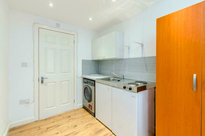 Studio To Rent In Long Elmes, Harrow, HA3