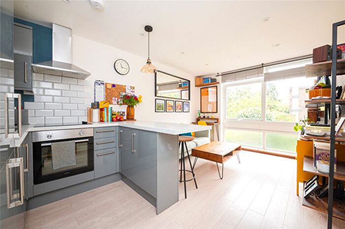 1 Bedroom Flat For Sale In Upper Richmond Road, London, SW15