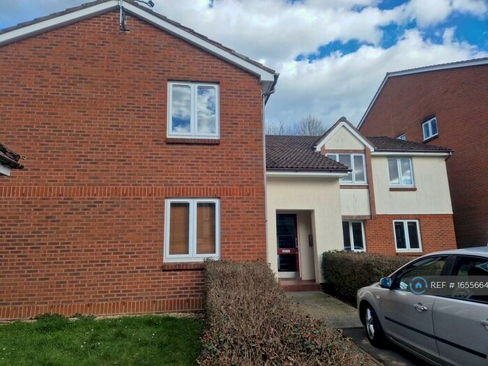 2 Bedroom Flat To Rent In Station Hill, Crawley, RH10