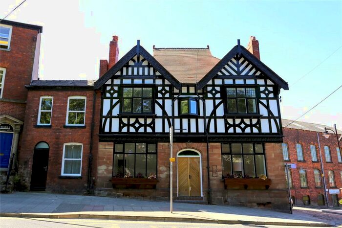 2 Bedroom Flat To Rent In The Thatched House, Churchgate, Stockport, SK1