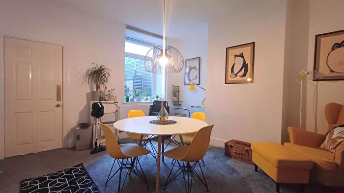 2 Bedroom Flat To Rent In Main Street, S26