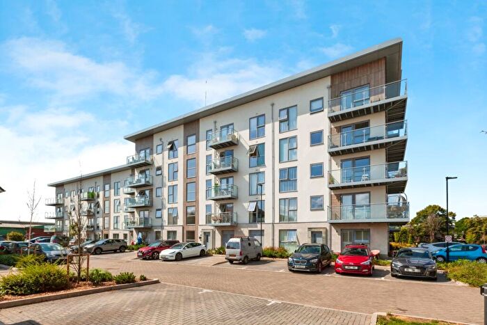 2 Bedroom Flat For Sale In Kingston Close, Maidenhead, Berkshire, SL6