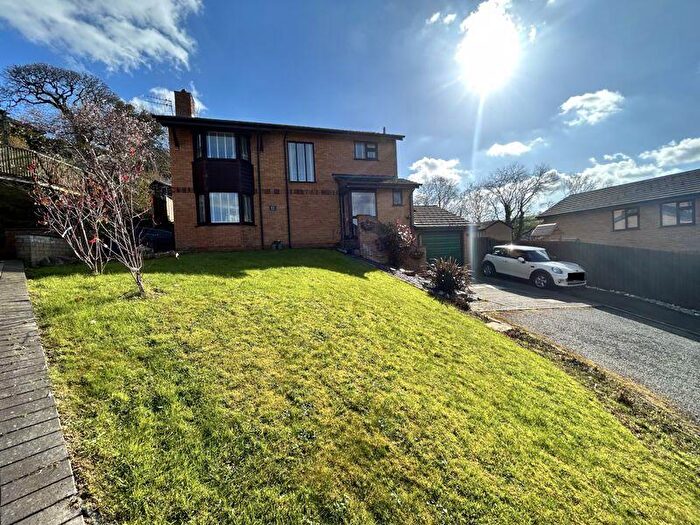 3 Bedroom Detached House For Sale In Meadowbank, Old Colwyn, LL29