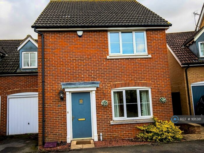 4 Bedroom Semi-Detached House To Rent In Goldfinch Close, Stowmarket, IP14