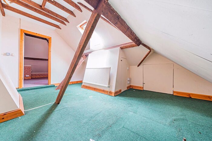 3 Bedroom Bungalow For Sale In Highridge, Alton, Hampshire, GU34