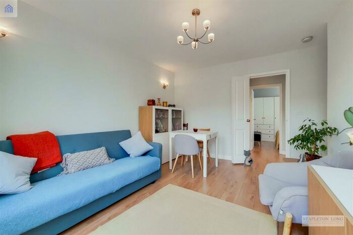 1 Bedroom Flat To Rent In Knights Hill, London, SE27