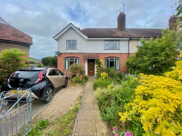 3 Bedroom Semi-Detached House To Rent In Northwick Avenue, Worcester, WR3