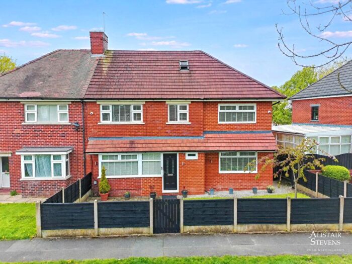5 Bedroom Semi-Detached House For Sale In Perth Street, Heyside, OL2