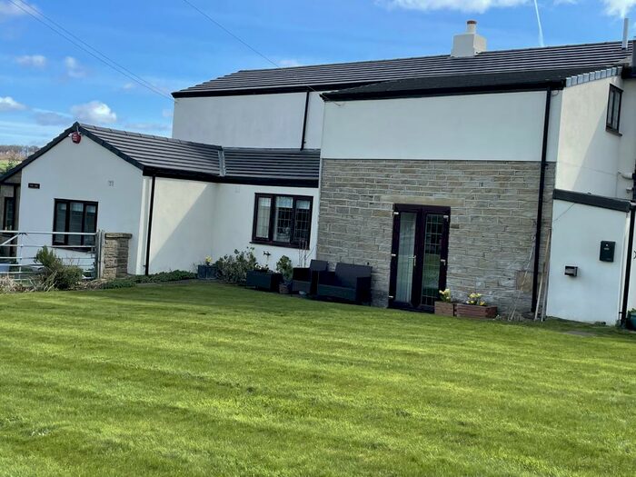 4 Bedroom House To Rent In Low Moor, Lepton, Huddersfield, HD8