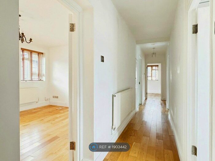 2 Bedroom Flat To Rent In Rashleigh Street, London, SW8