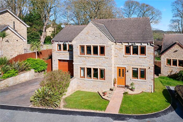 4 Bedroom Detached House For Sale In St. Helier Grove, Baildon, Shipley, West Yorkshire, BD17