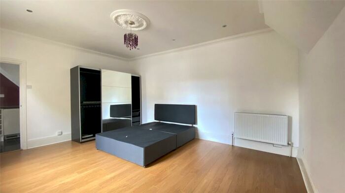Apartment To Rent In Endymion Road, Islington, London, N4