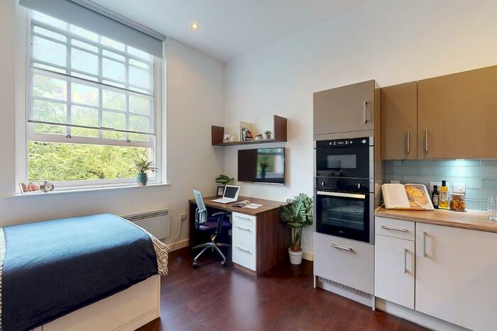 Studio To Rent In Park Square South, Leeds, West Yorkshire, LS1