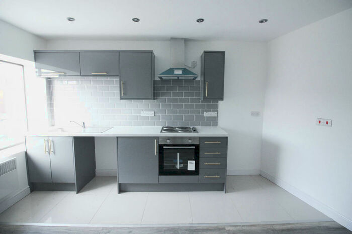 1 Bedroom Apartment To Rent In Roundhay Road, Leeds, West Yorkshire, LS8