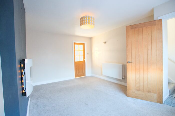 2 Bedroom Semi-Detached House To Rent In Bryn Celyn, Colwyn Bay, LL29