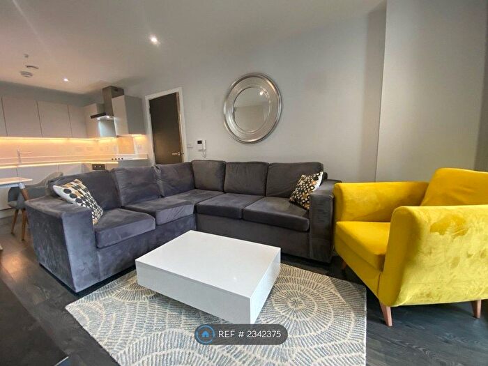 2 Bedroom Flat To Rent In Cheetham Hill Road, Manchester, M4