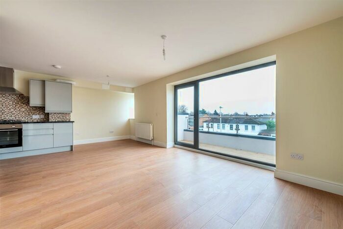 2 Bedroom Apartment To Rent In New Wanstead, Wanstead, E11
