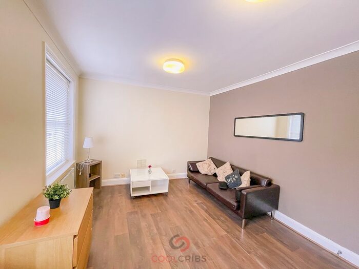3 Bedroom Flat To Rent In Westbourne Crescent, Westbourne Crescent, Lancaster Gate, London, W2