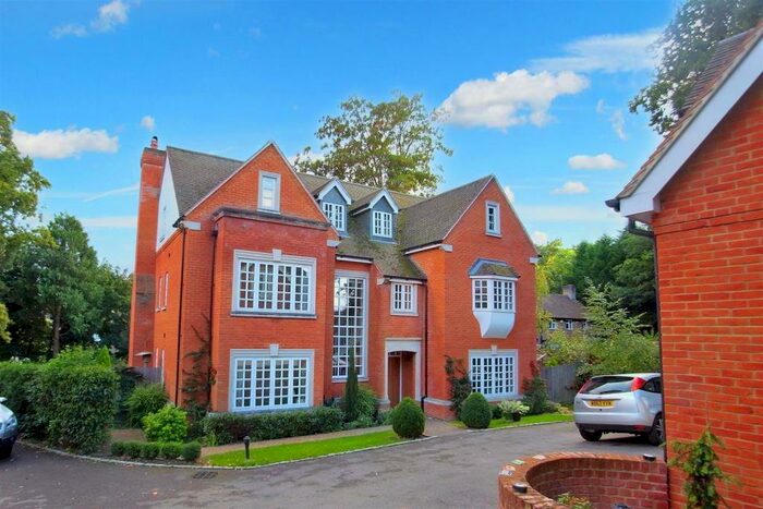 8 Bedroom Detached House To Rent In Wych Hill, Woking, GU22